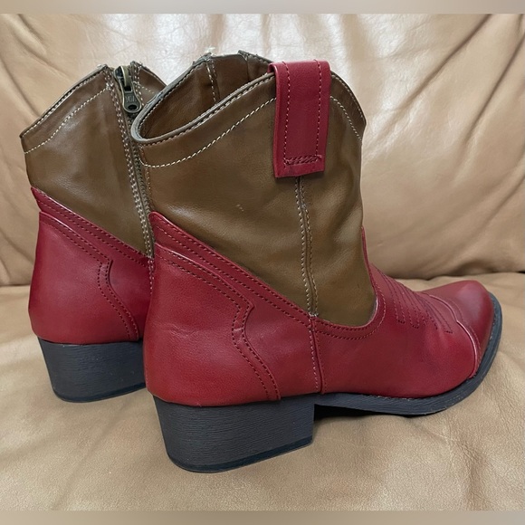 MIA Ankle Cowboy Boots
Color: Red and Brown * Size: 7.5 - Picture 1 of 16